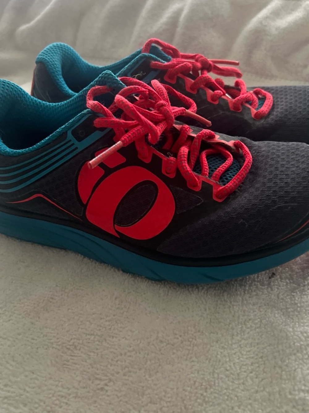 Pearl Izumi Women's Black Running Shoes with Teal and Pink Accents